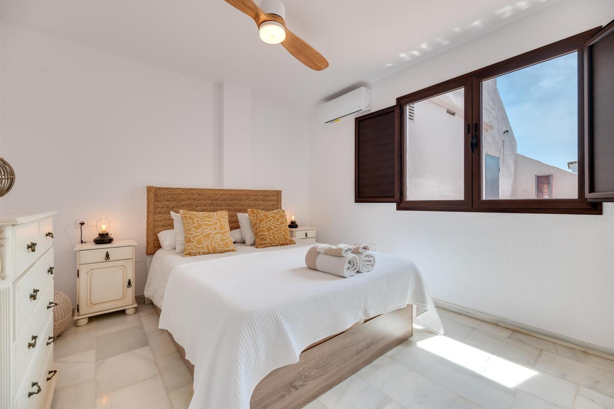 Apartamento Con Amplio Porche Y Bbq 베날마데나코스타 외부 사진