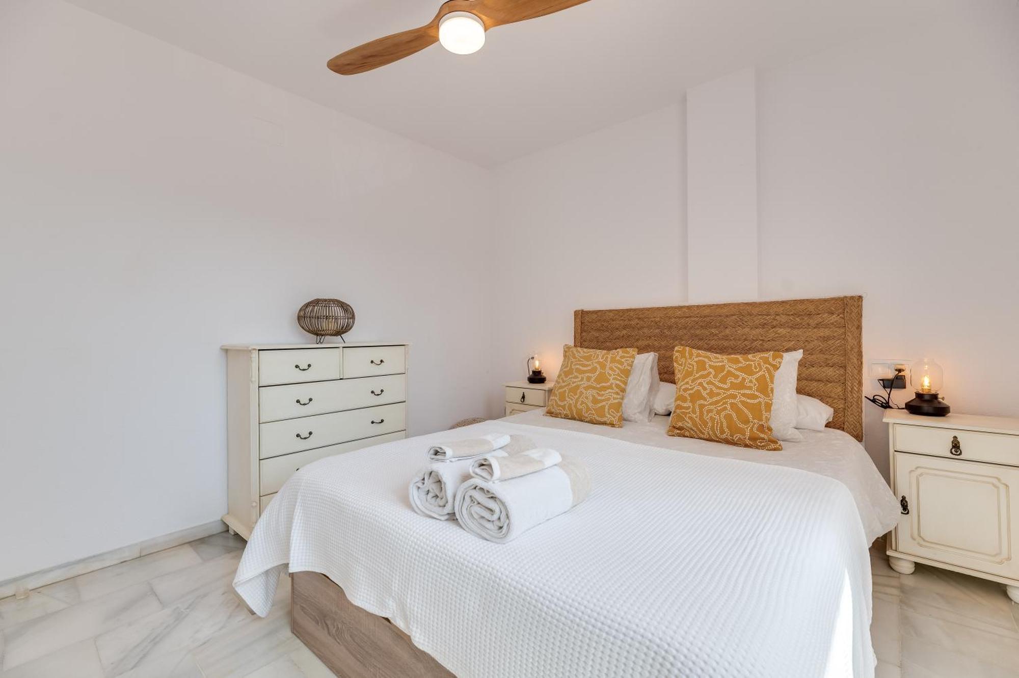 Apartamento Con Amplio Porche Y Bbq 베날마데나코스타 외부 사진